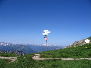 Beschilderung zum Koblatweg und Nebelhorngipfel